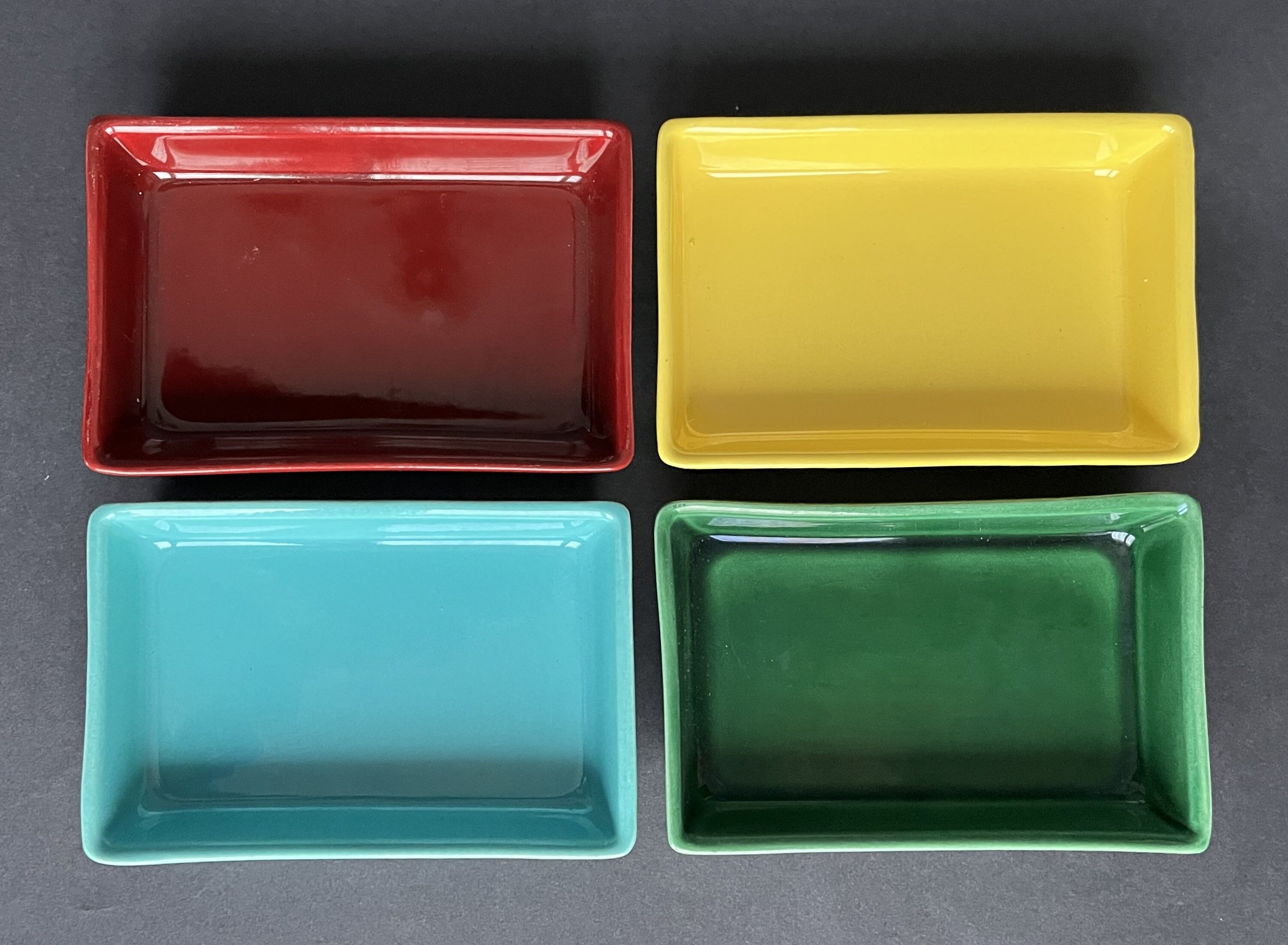 4 multicolored earthenware raviers