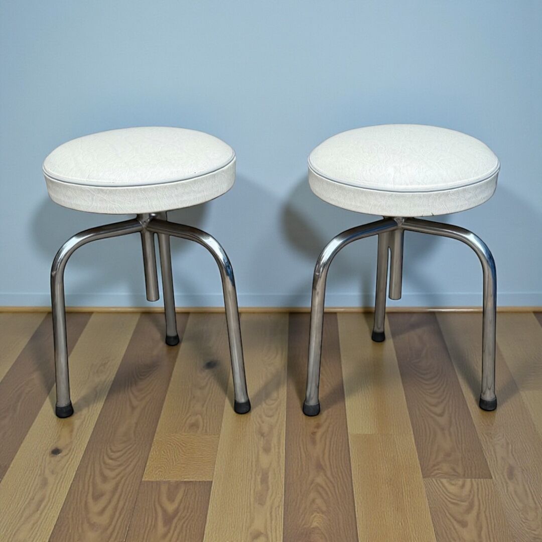 Pair of tripod workshop stools with screws from 1970.
