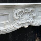 Impressionnante cheminée de style Louis XV en marbre de Carrare vers 1880