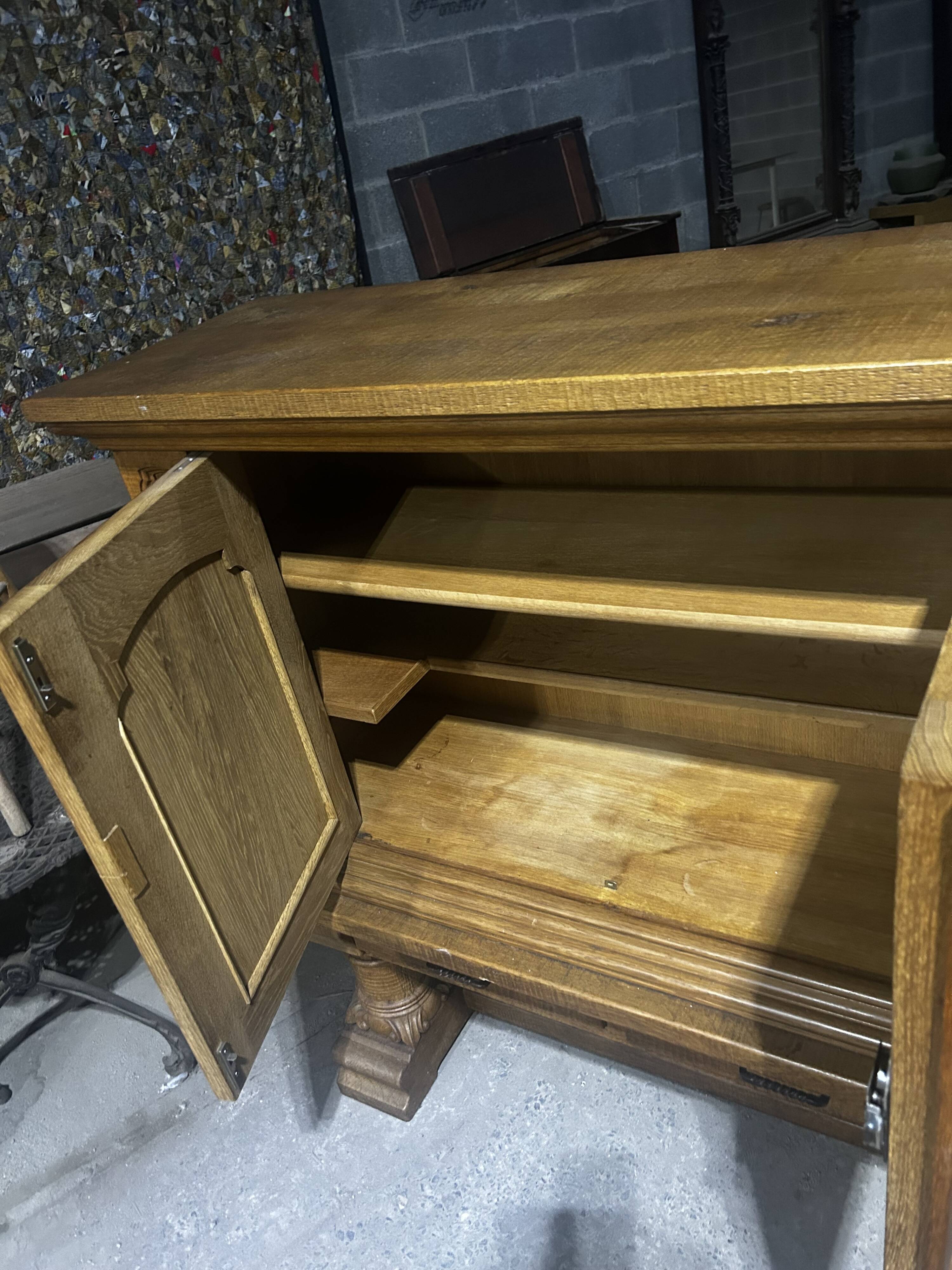 Meuble bas en chêne massif clair, 1940