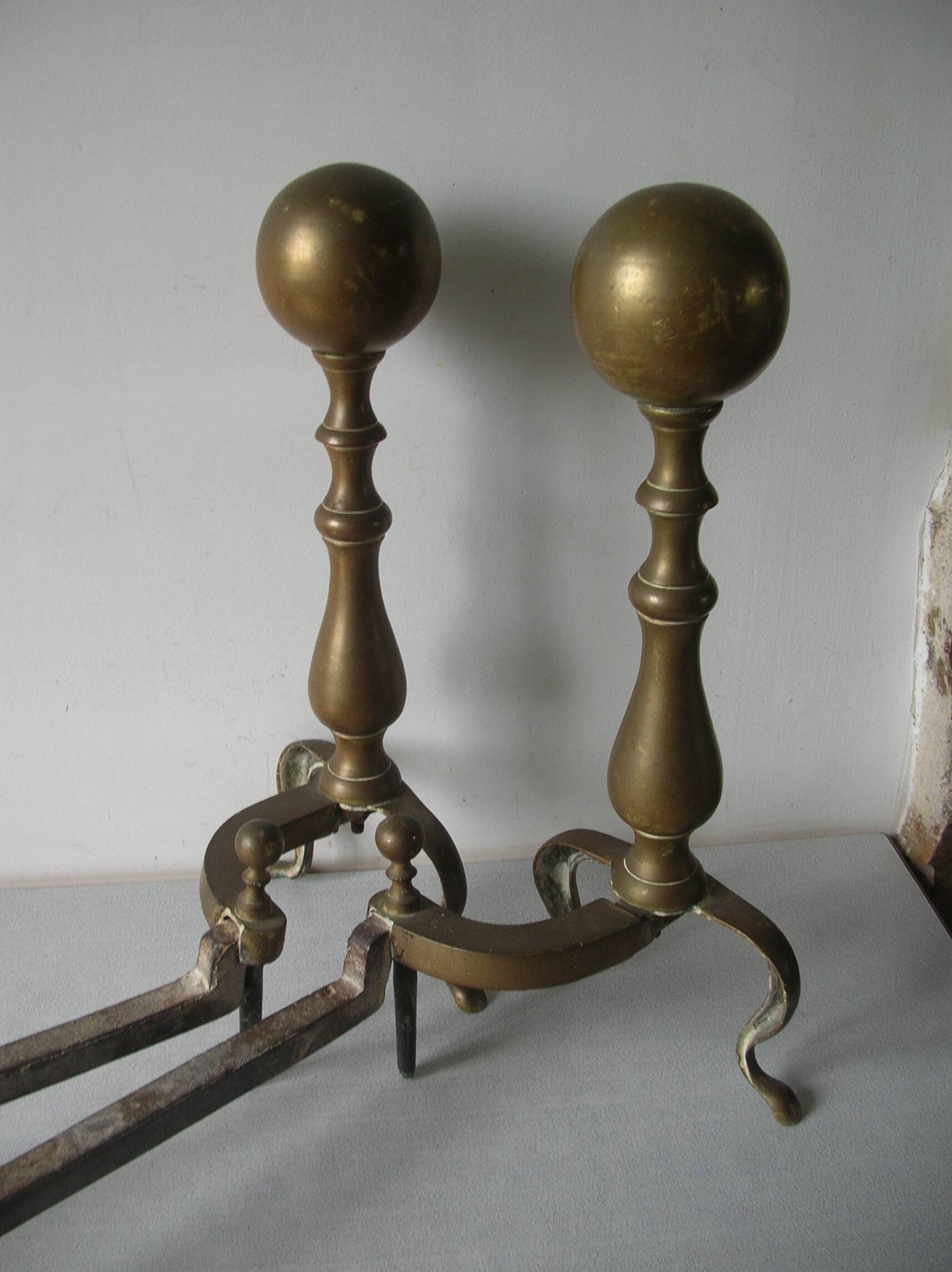 Old pair of articulated andirons in brass and metal 48 cm fireplace accessory