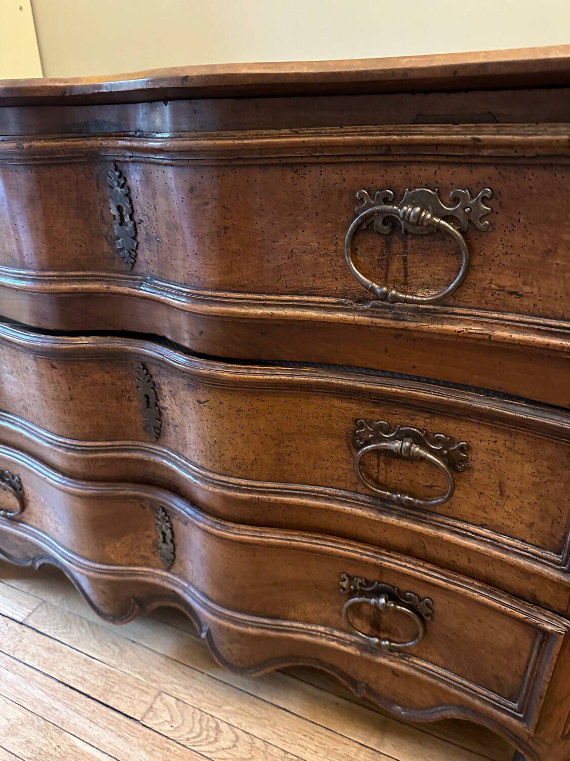 18th century walnut chest of drawers
