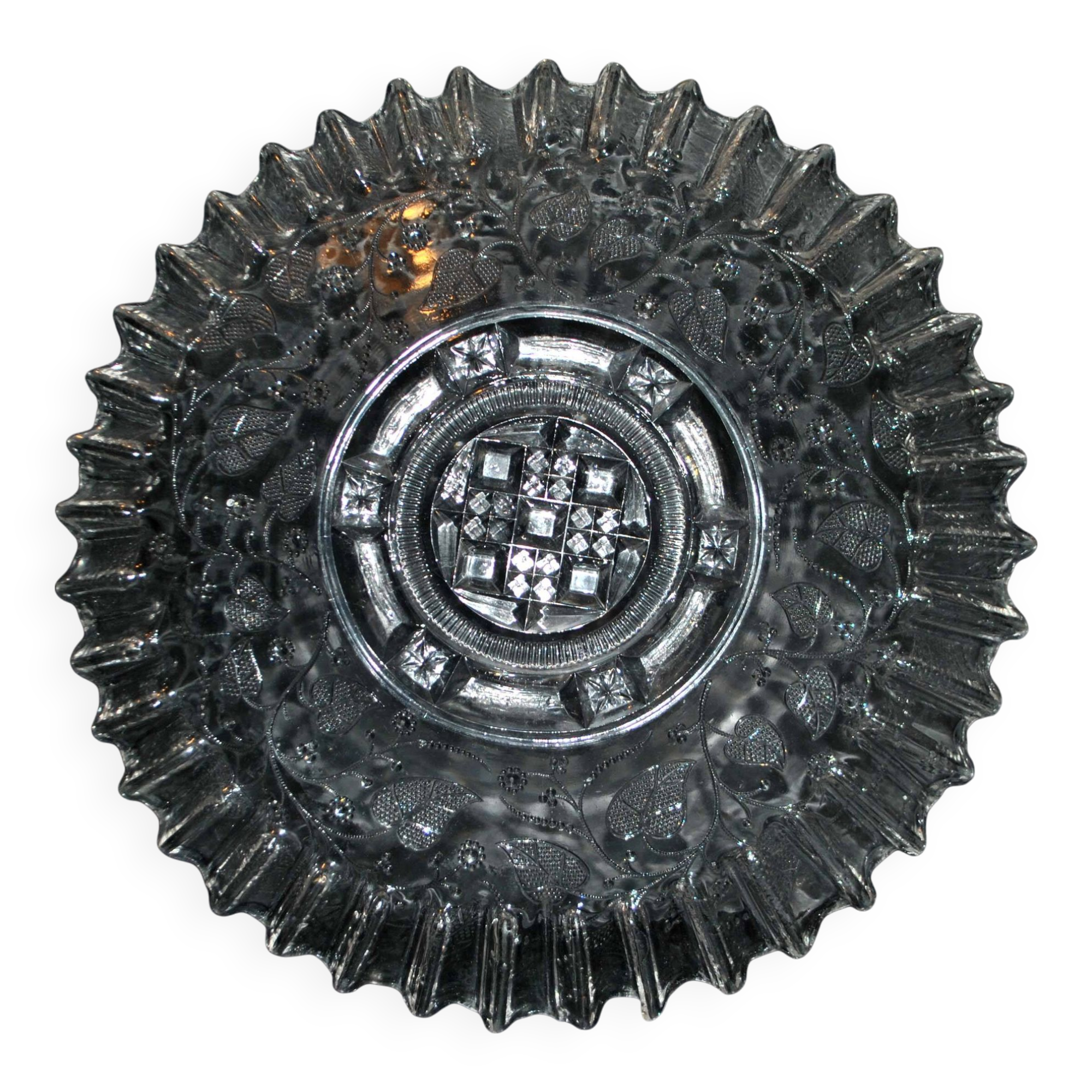 Old molded glass cake dish cutter - ivy decoration wavy edge 31cm