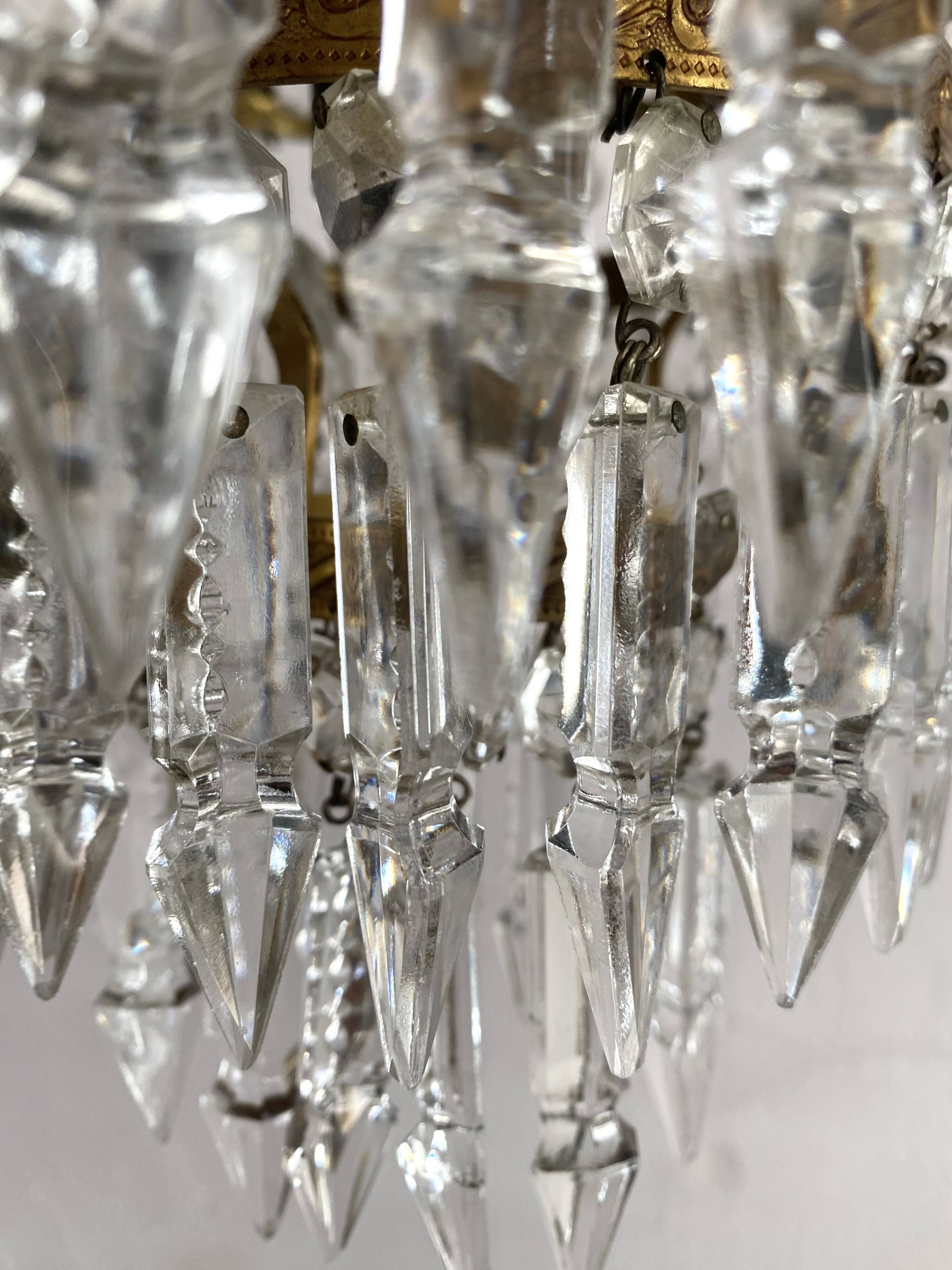 Ceiling light or pendant light with tassels