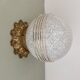 Applique ou plafonnier vintage, globe art déco en verre de clichy blanc et or