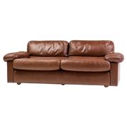 Royal 2-seater canapé premium Poltrona Frau Petronio upholstered in down and chestnut leather.