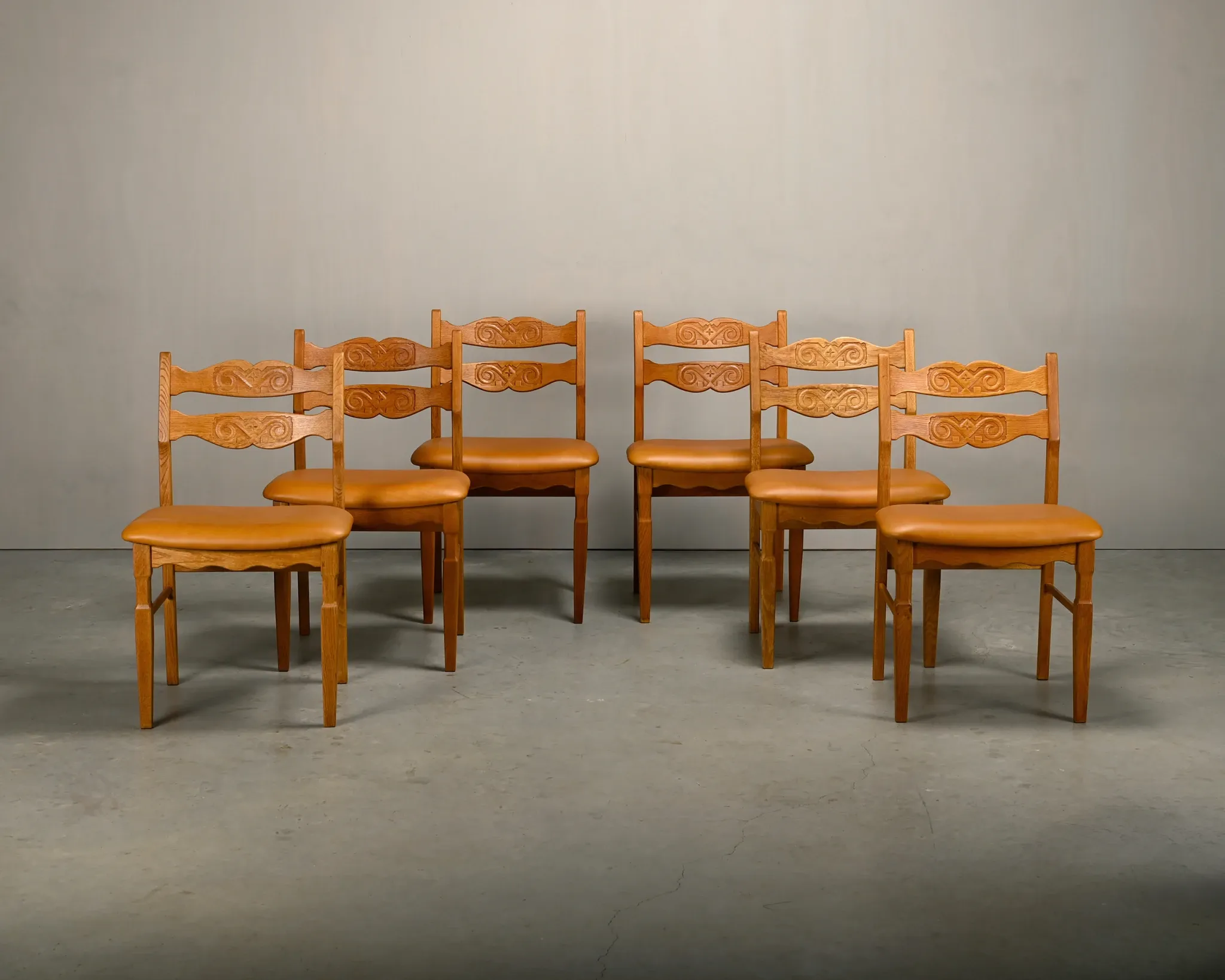 Chaises de salle à manger style Razorblade par Henning Kjærnulf en chêne et cuir, Danemark