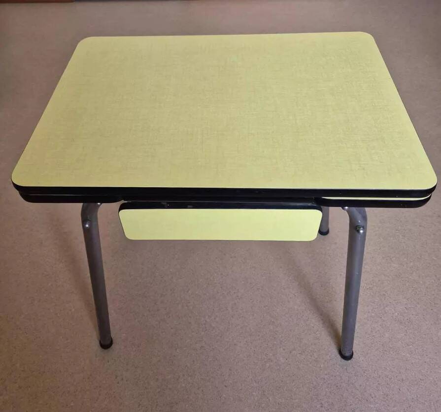 Table année 1960 en formica jaune