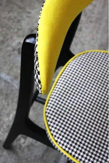 Chaise vintage "pied de poule"