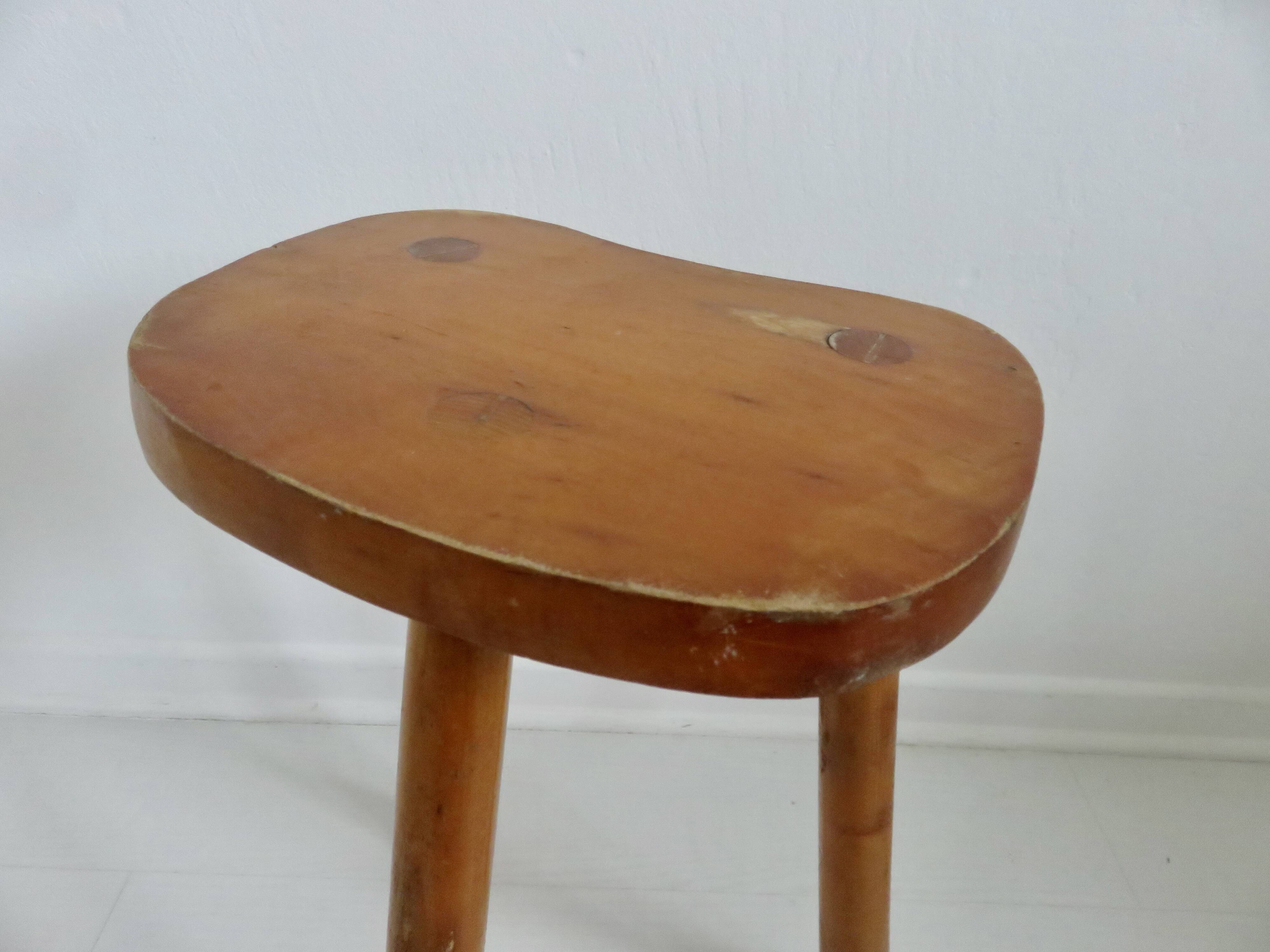 Tabouret de montagne tripode "haricot" en bois blond, 1960