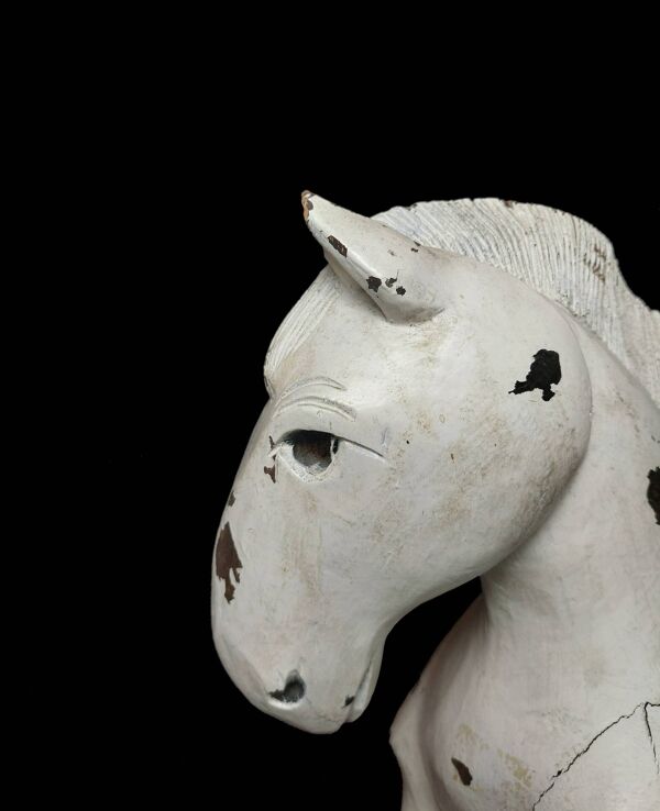 Cheval en bois sculpté – Art populaire (Folk Art)