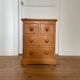 Mini commode vintage pour chambre d’enfant