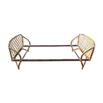 Rattan basket bed