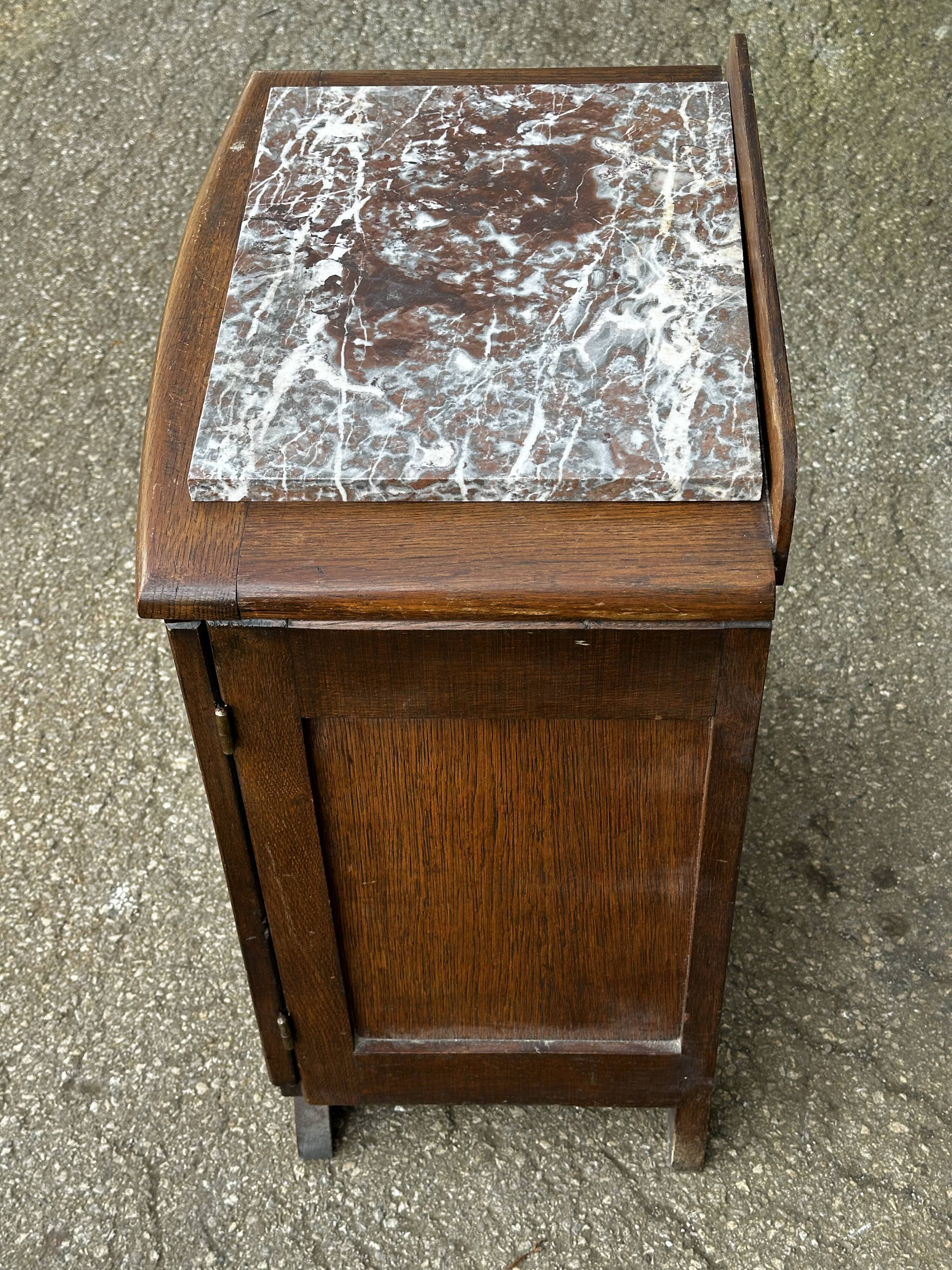 Table de chevet bois sculpté et marbre période Art-Deco