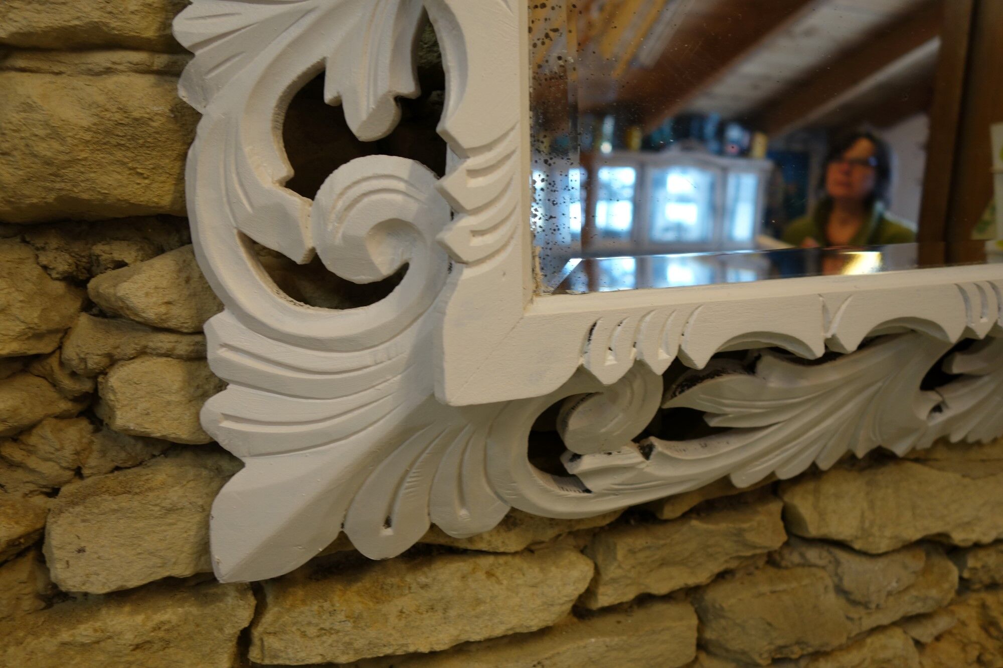 Beveled mirror frame in painted wood 66x95cm