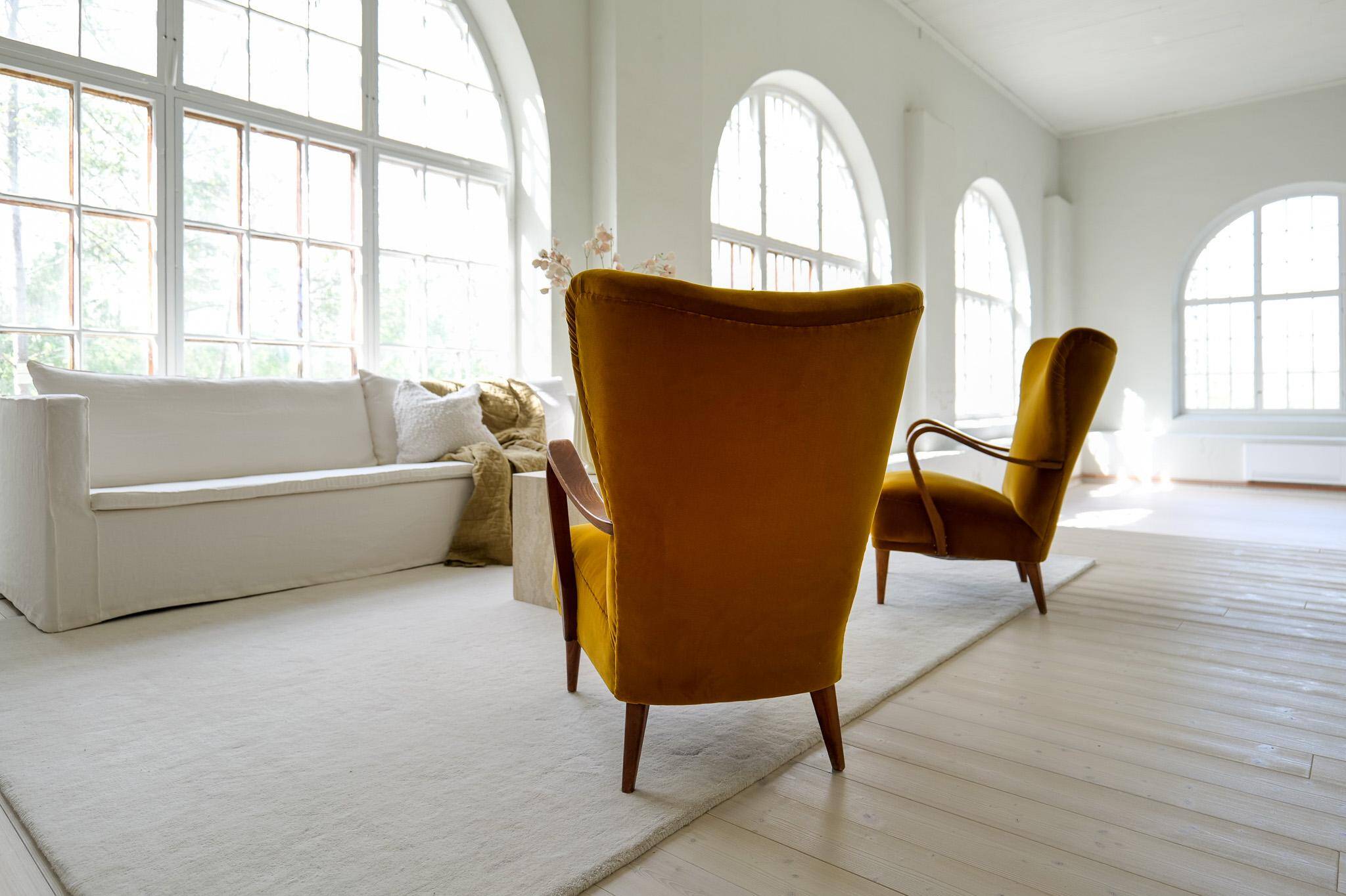 Modern Scandinavian Art Deco lounge chairs in velvet from the 1940s.
