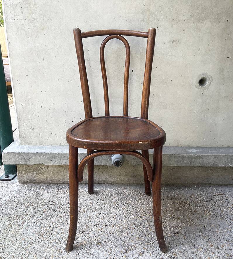 Ancienne chaise de bistrot en bois courbé Thonet