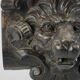 Sculpture de tête de lion en bois teinté