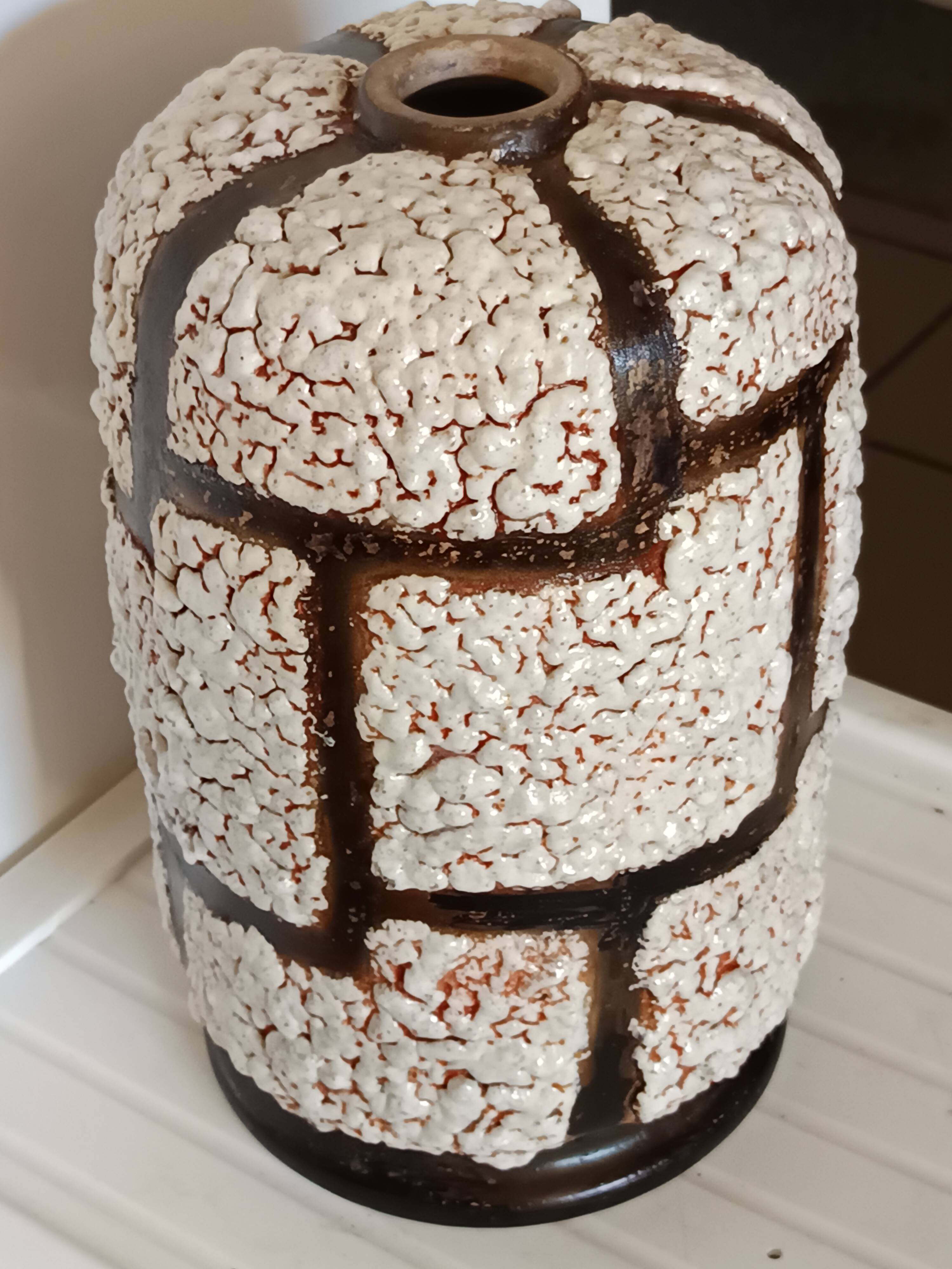 Large brutalist lamp base in glazed ceramic, Fat Lava decor 1970.