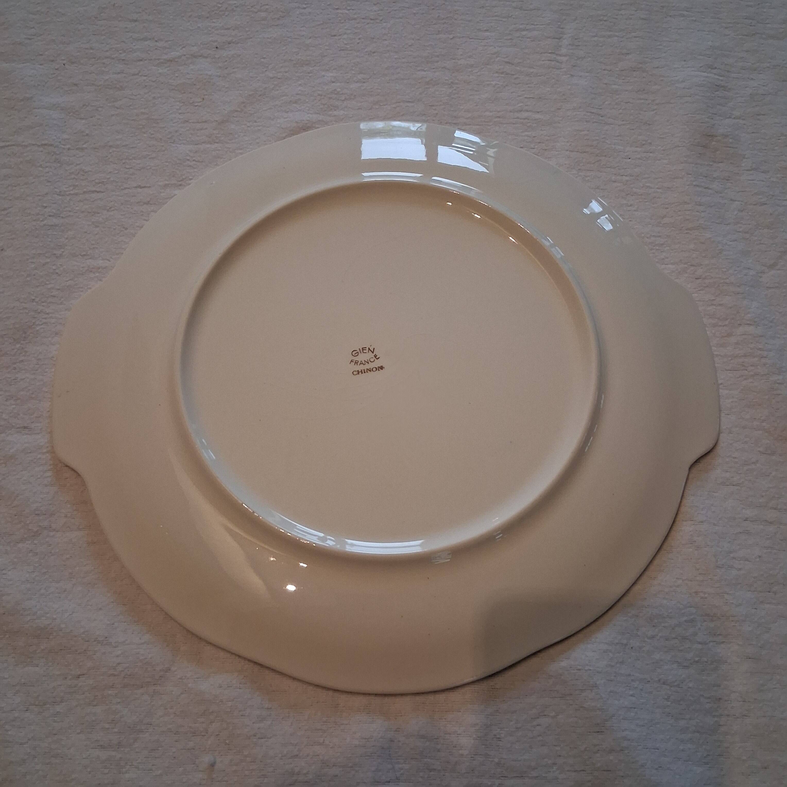 Ear plate from Gien model "Chinon" in very good condition.