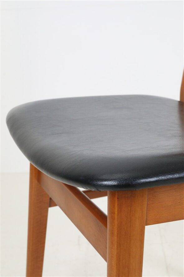 Findahl “Mosbøl” chair / 1960s / 1970s / teak / beech / skai / black / Mid Century Danish Modern Design
