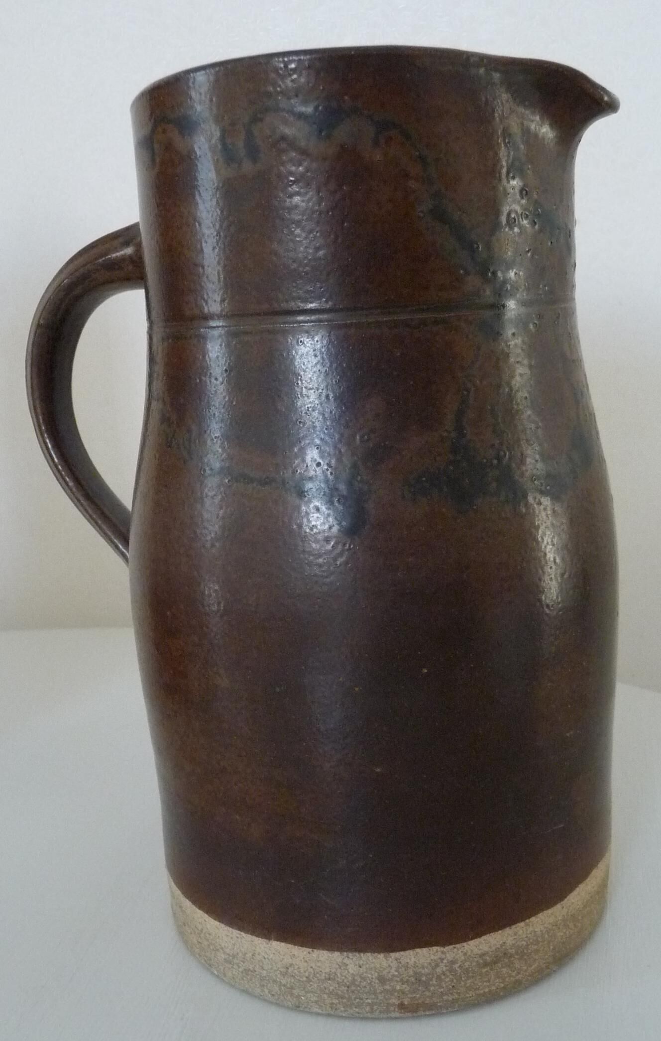Pitcher-shaped in dark brown sandstone
