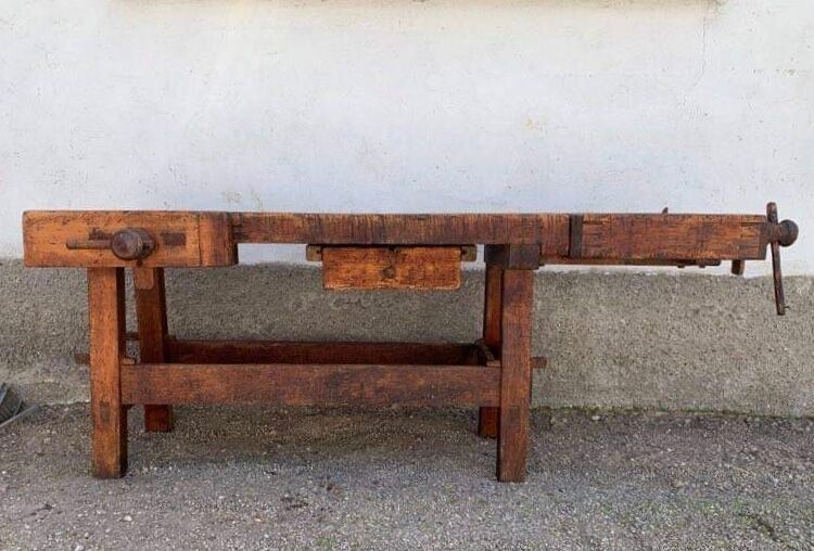 Old carpenter's workbench in solid wood late nineteenth century