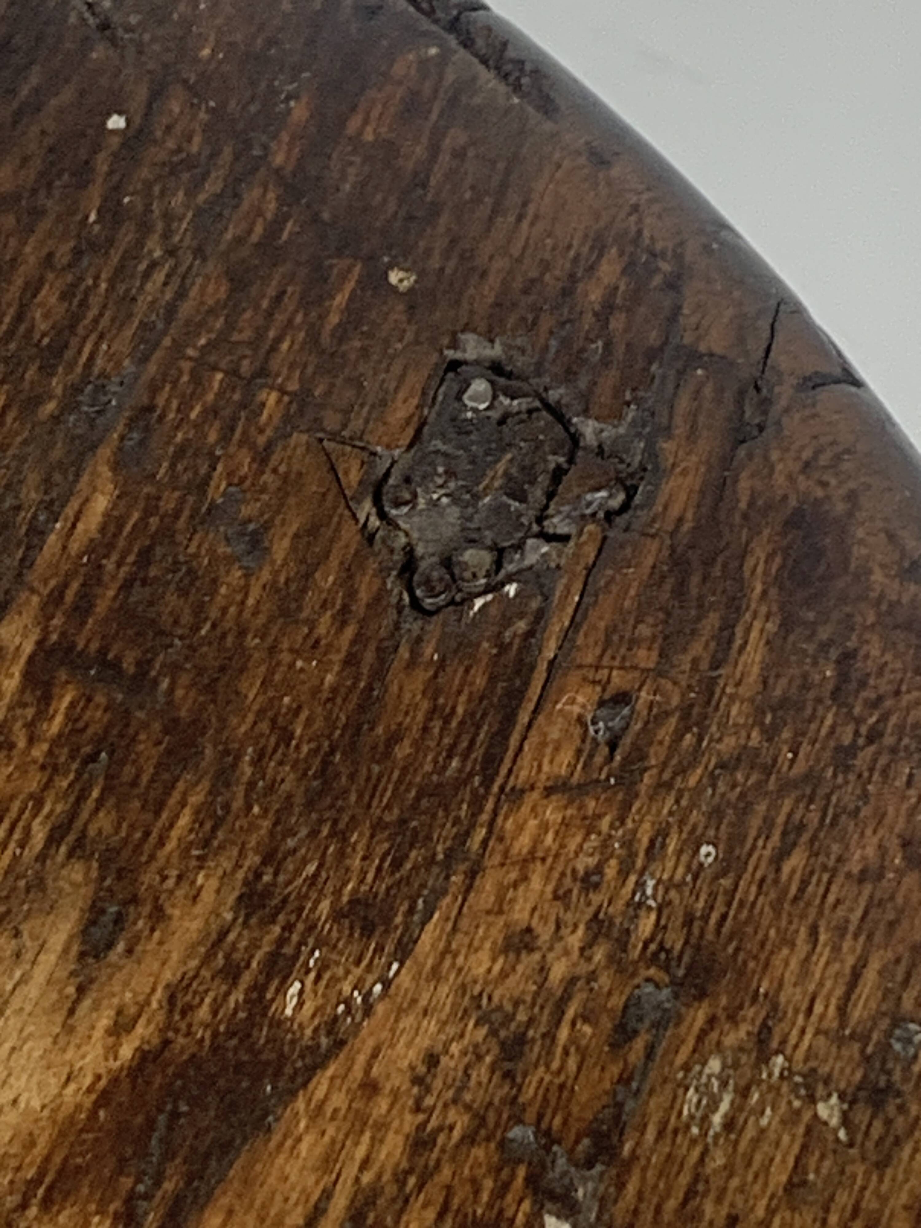 Tabouret tripode en bois ancien pour couteliers, bijoutiers et ouvriers