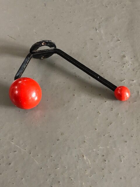 Porte-manteau rouge années 60