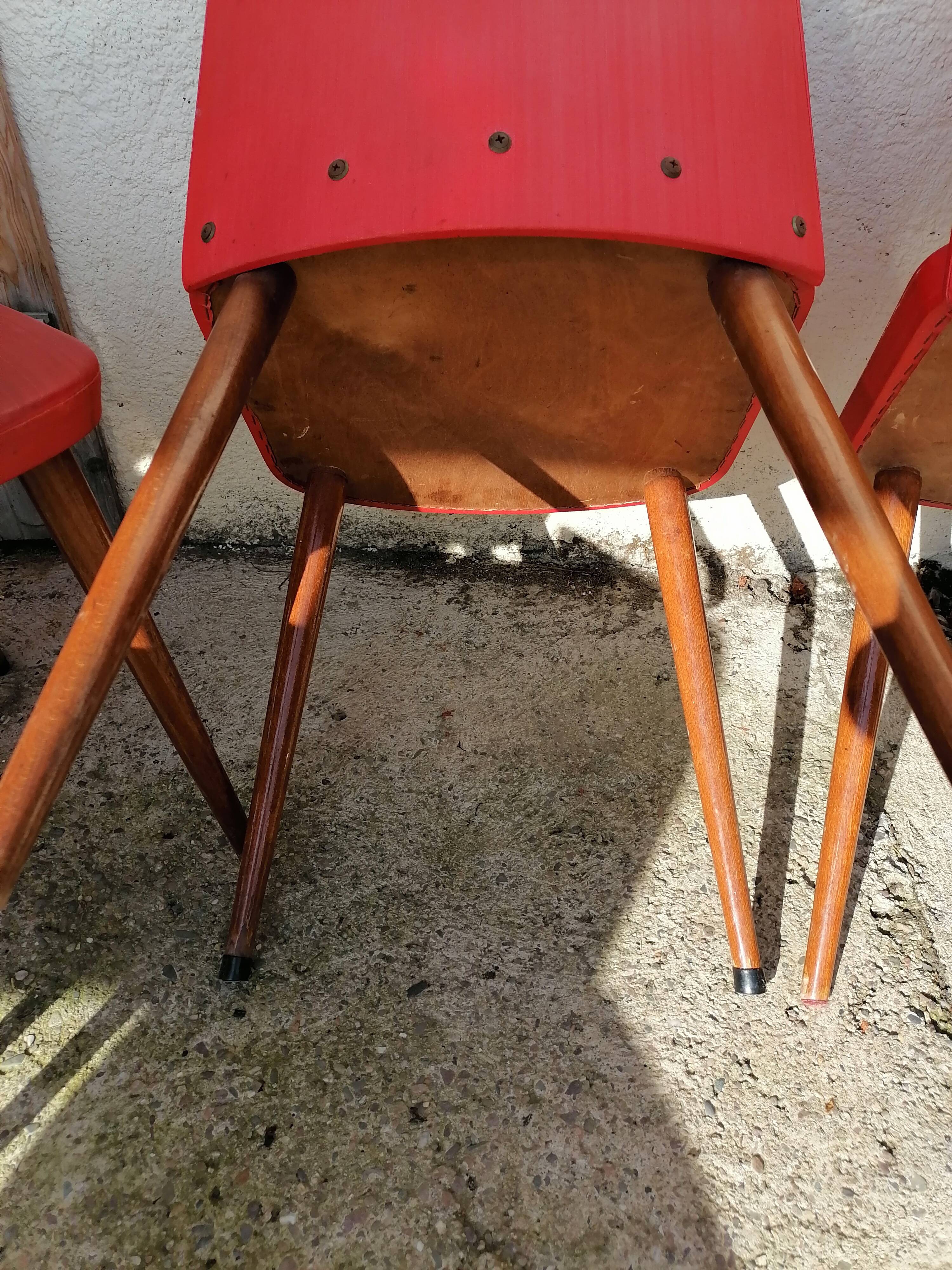 Lot de 6 chaises skaï rouges 1960 style scandinave