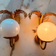 Pair of palm leaf wall lights in Hollywood Regency style with opaque globes by Hans Kögl, Germany, 1970s.