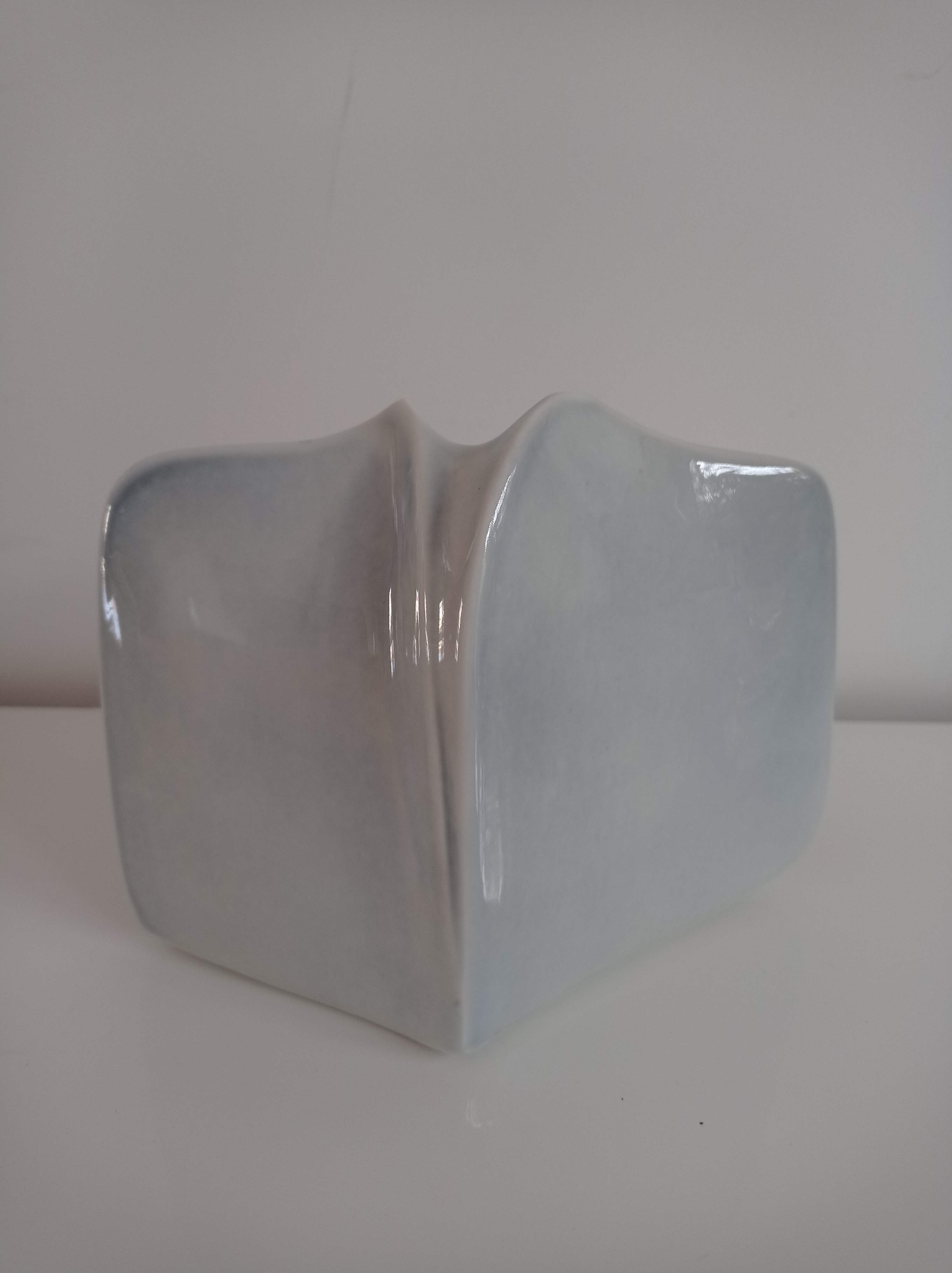 Virebent ceramic vase