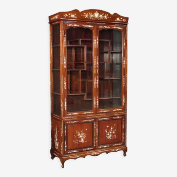 Vitrine orientale en bois d’acajou et fausse nacre