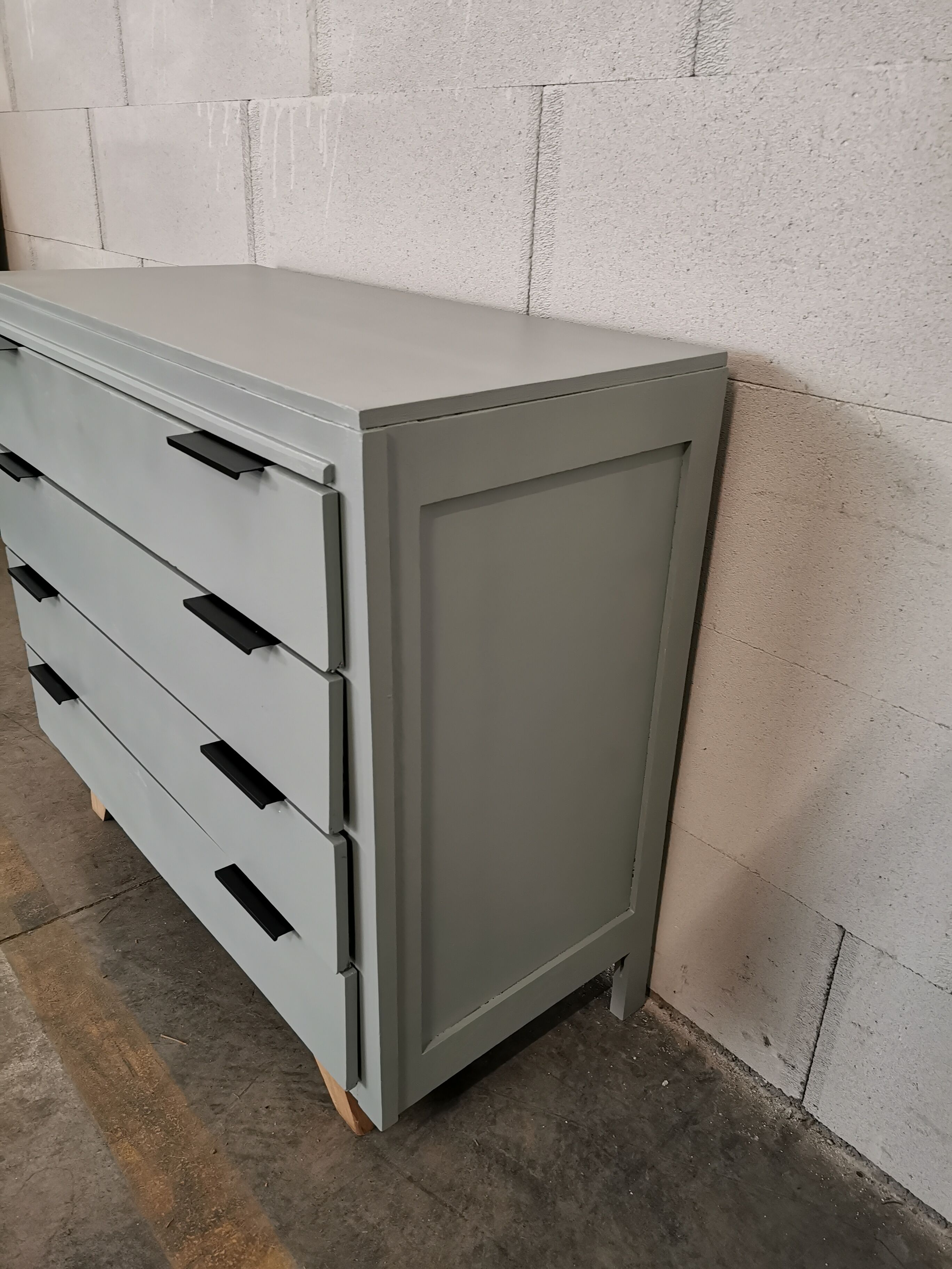 Vintage dresser