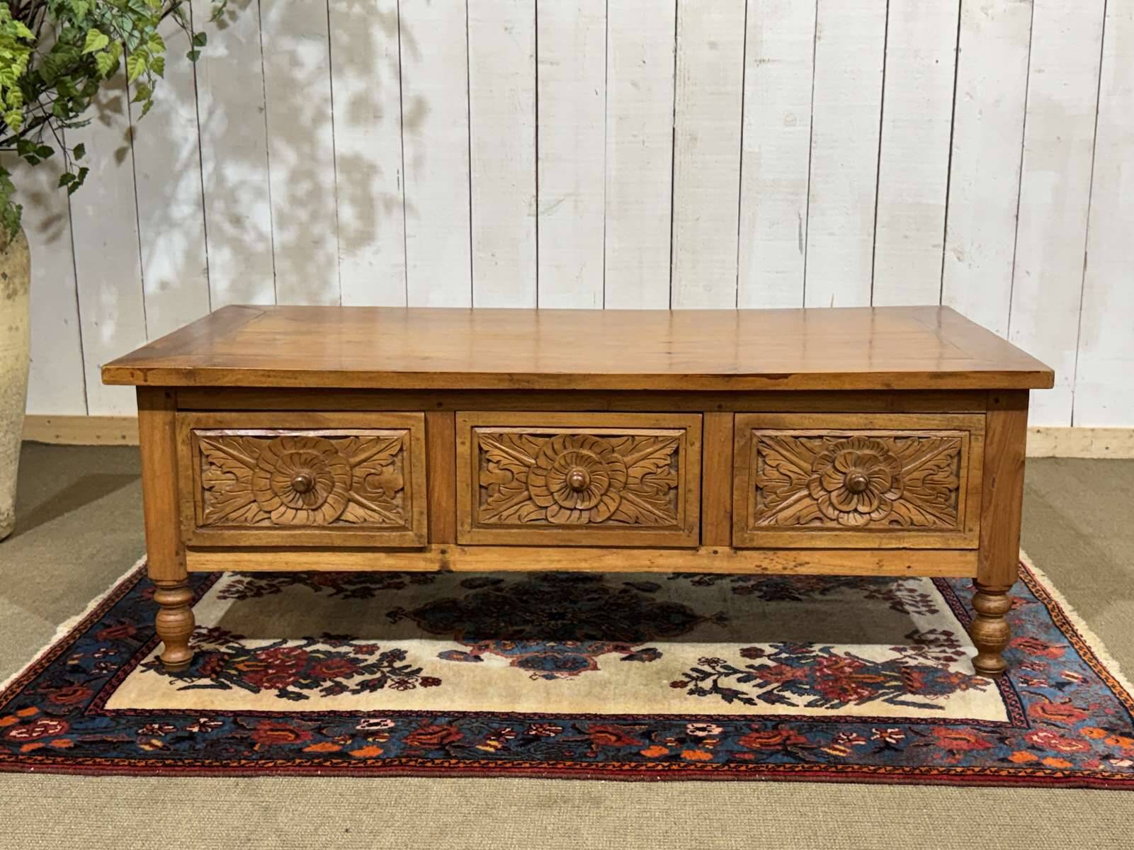 Teak coffee table, Indian craftsmanship from the 1970s.