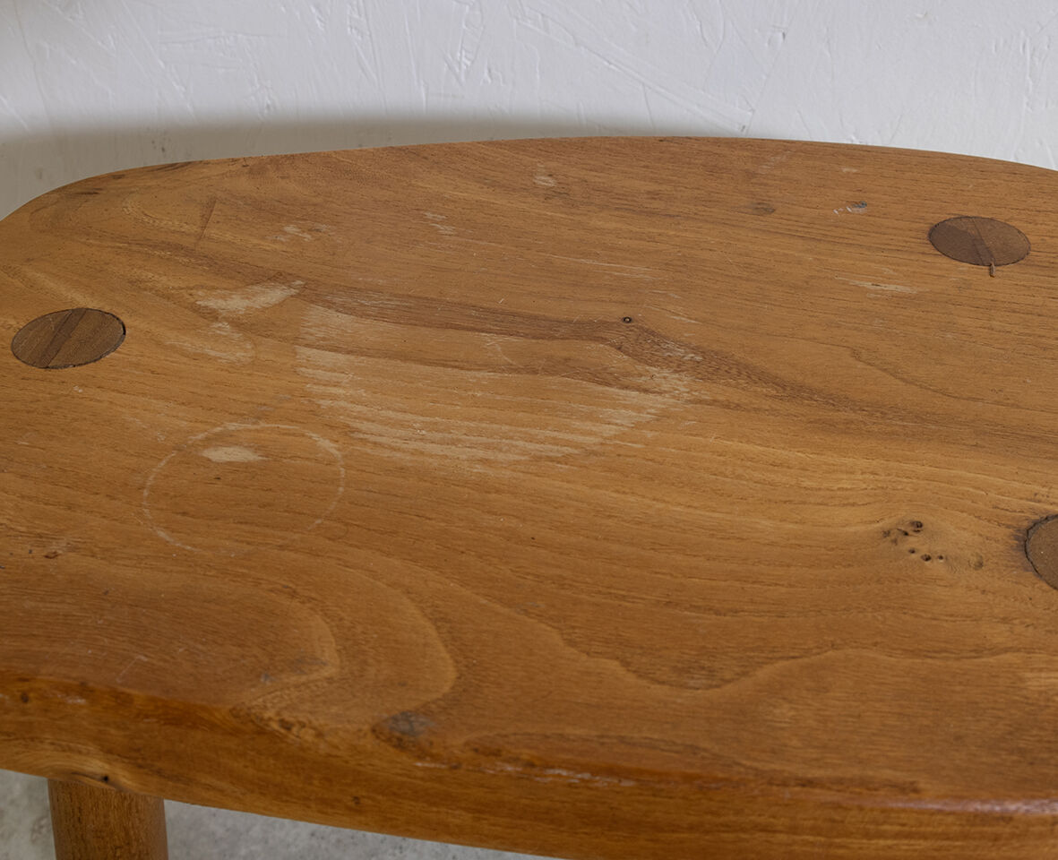 Tabouret tripode en orme