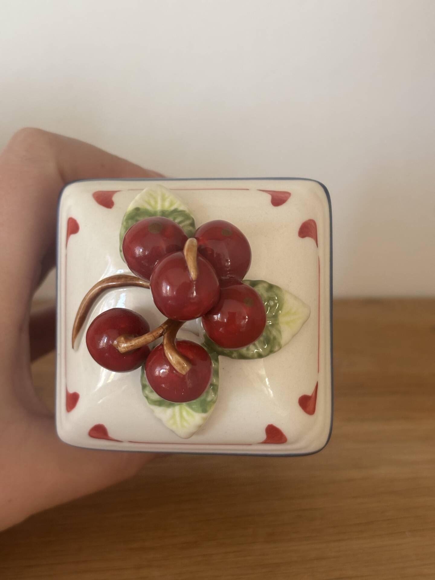 Set of 3 beautiful fruit barbotine pots by Villeroy and Boch.