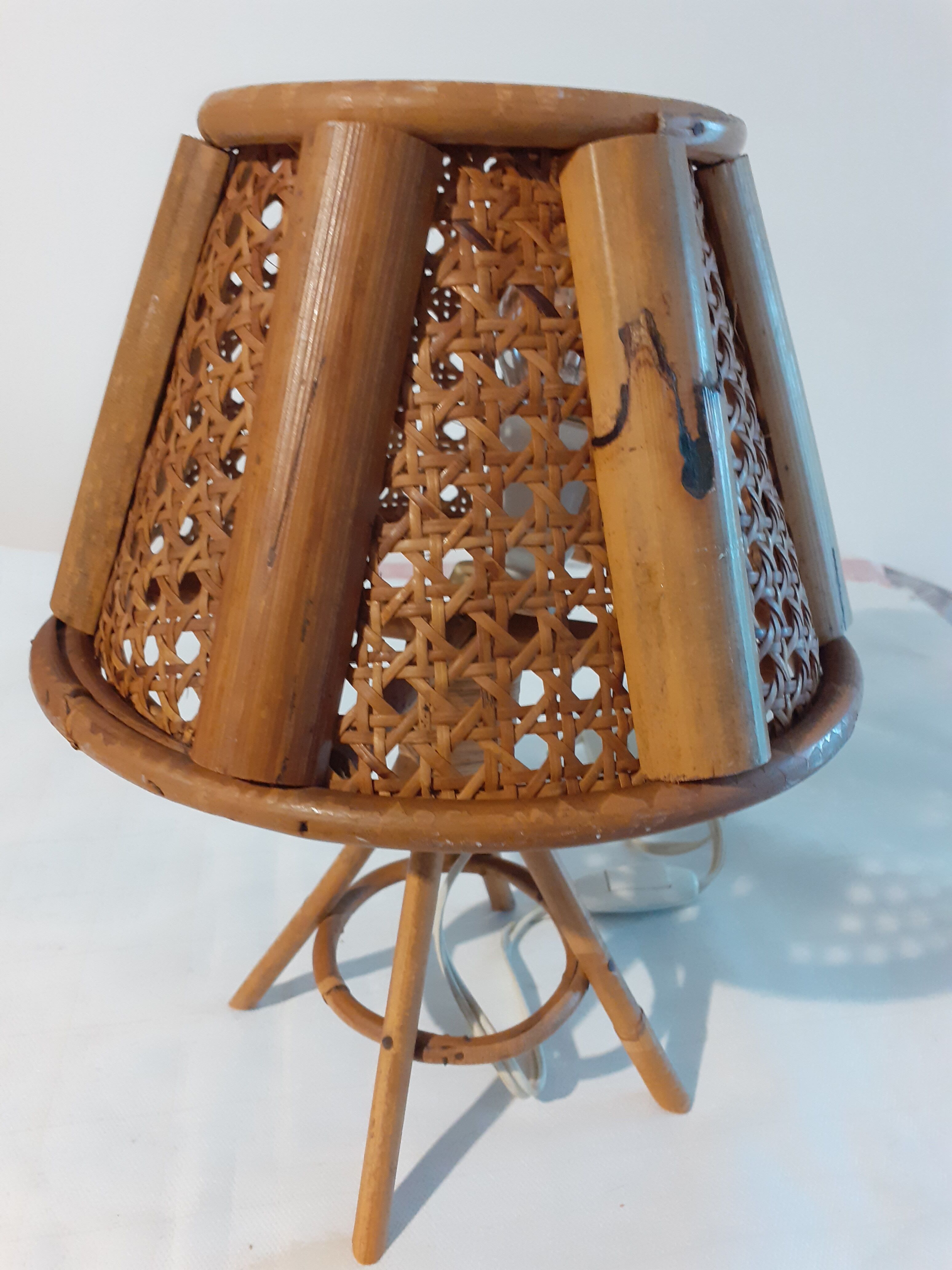 Rattan table lamp