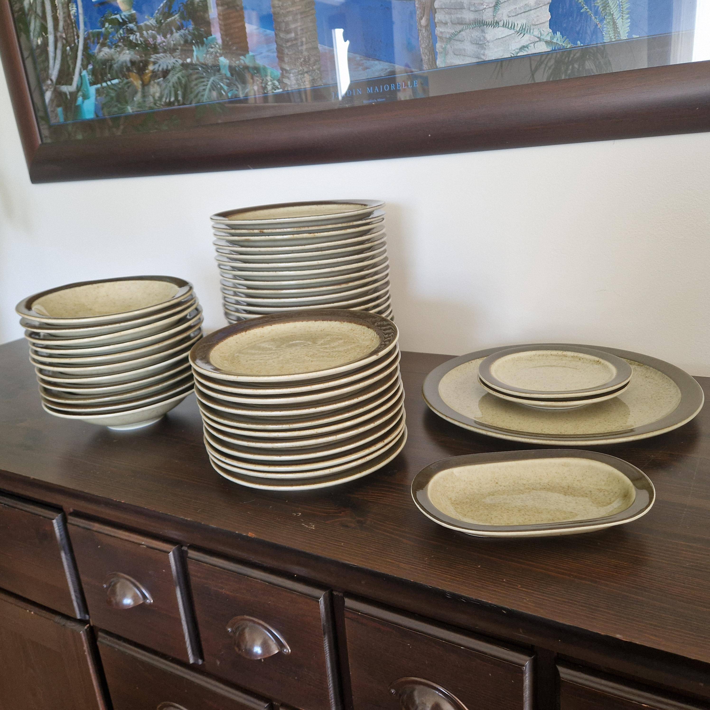 46-piece table service porcelain from the Lot, Virebent workshop.