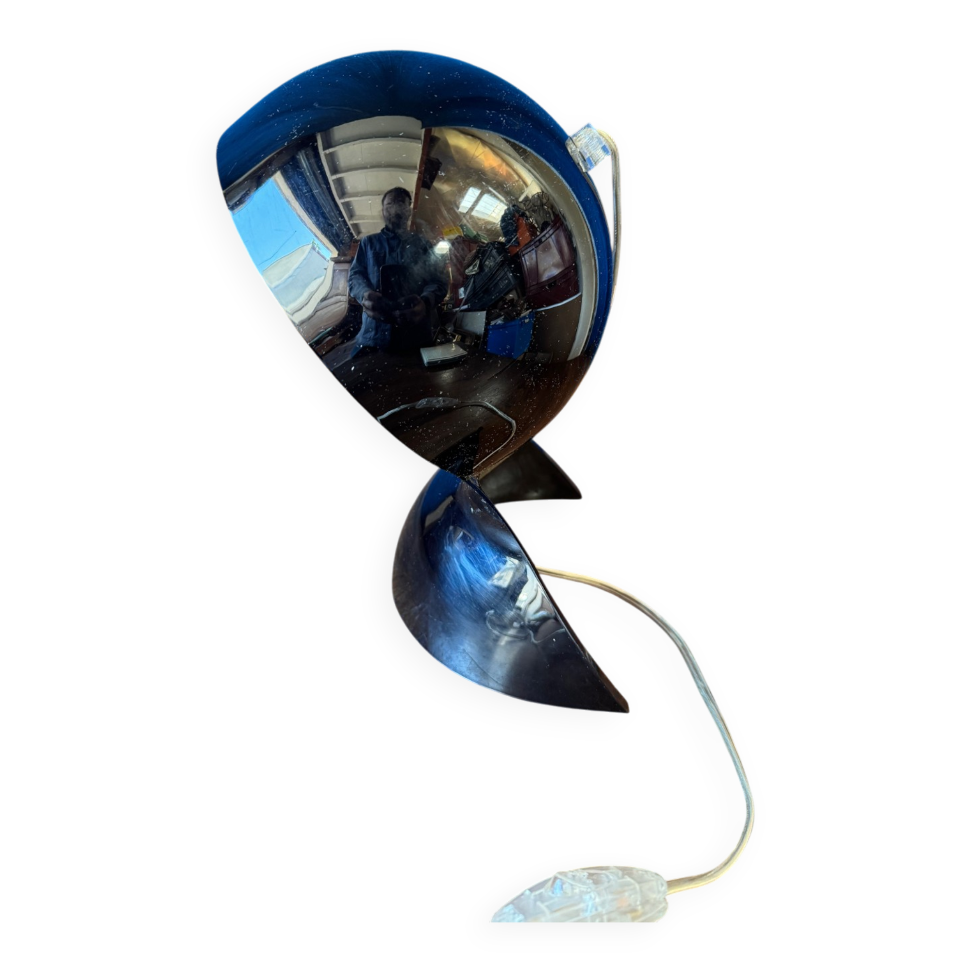 Dalù table lamp – design by Vico Magistretti, Artemide
