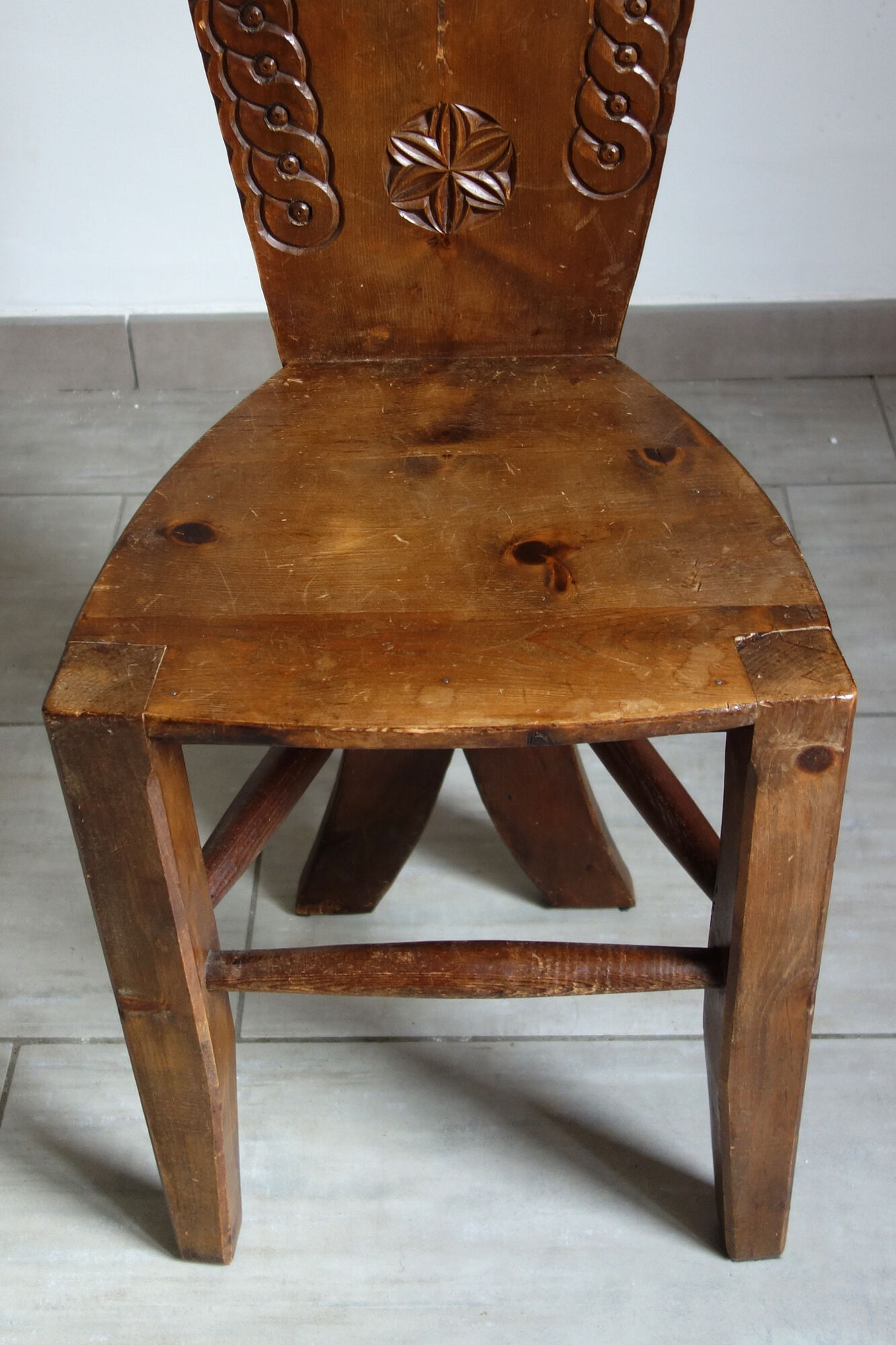 Chair folk art Queyras