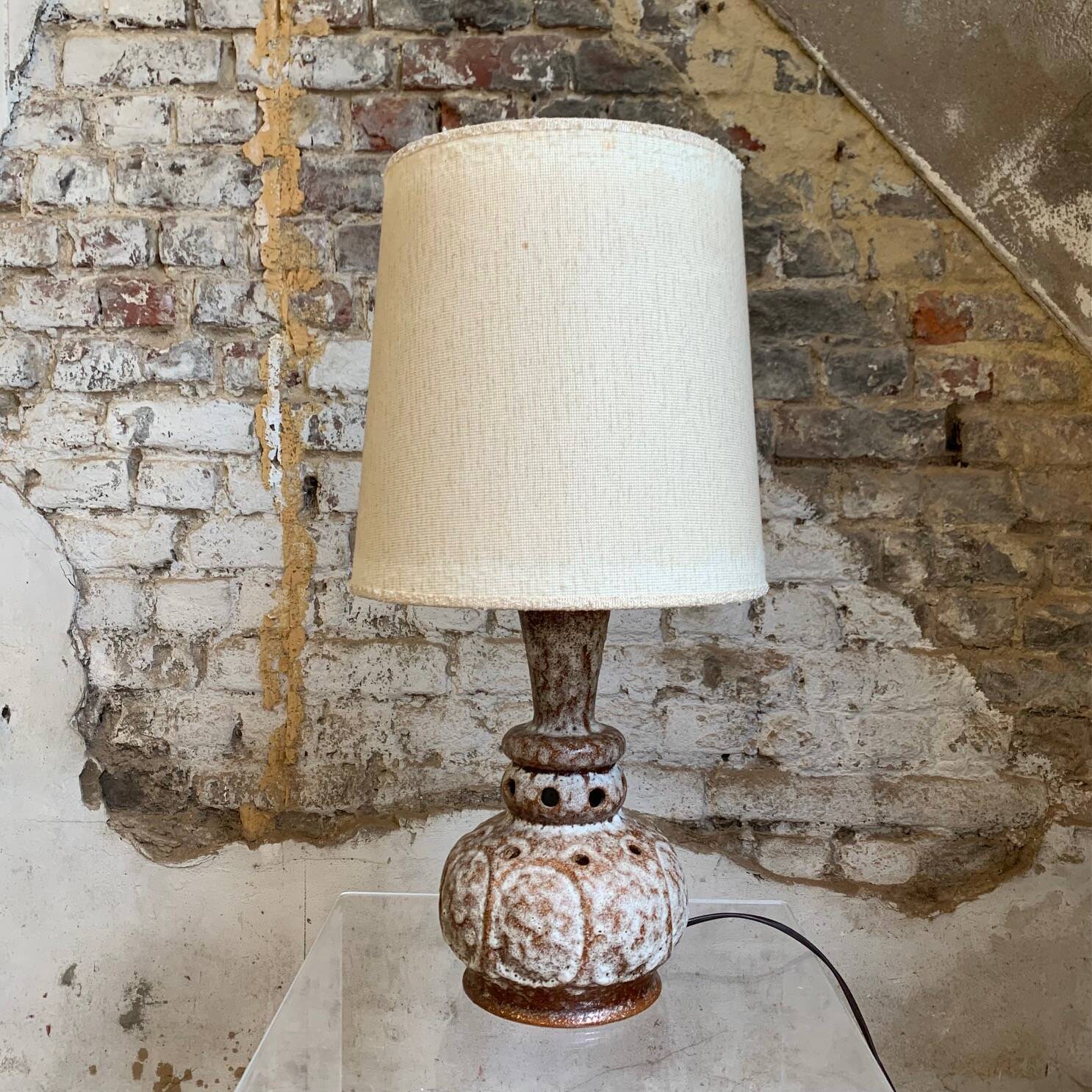 “Fat lava” ceramic lamp from the 60s.