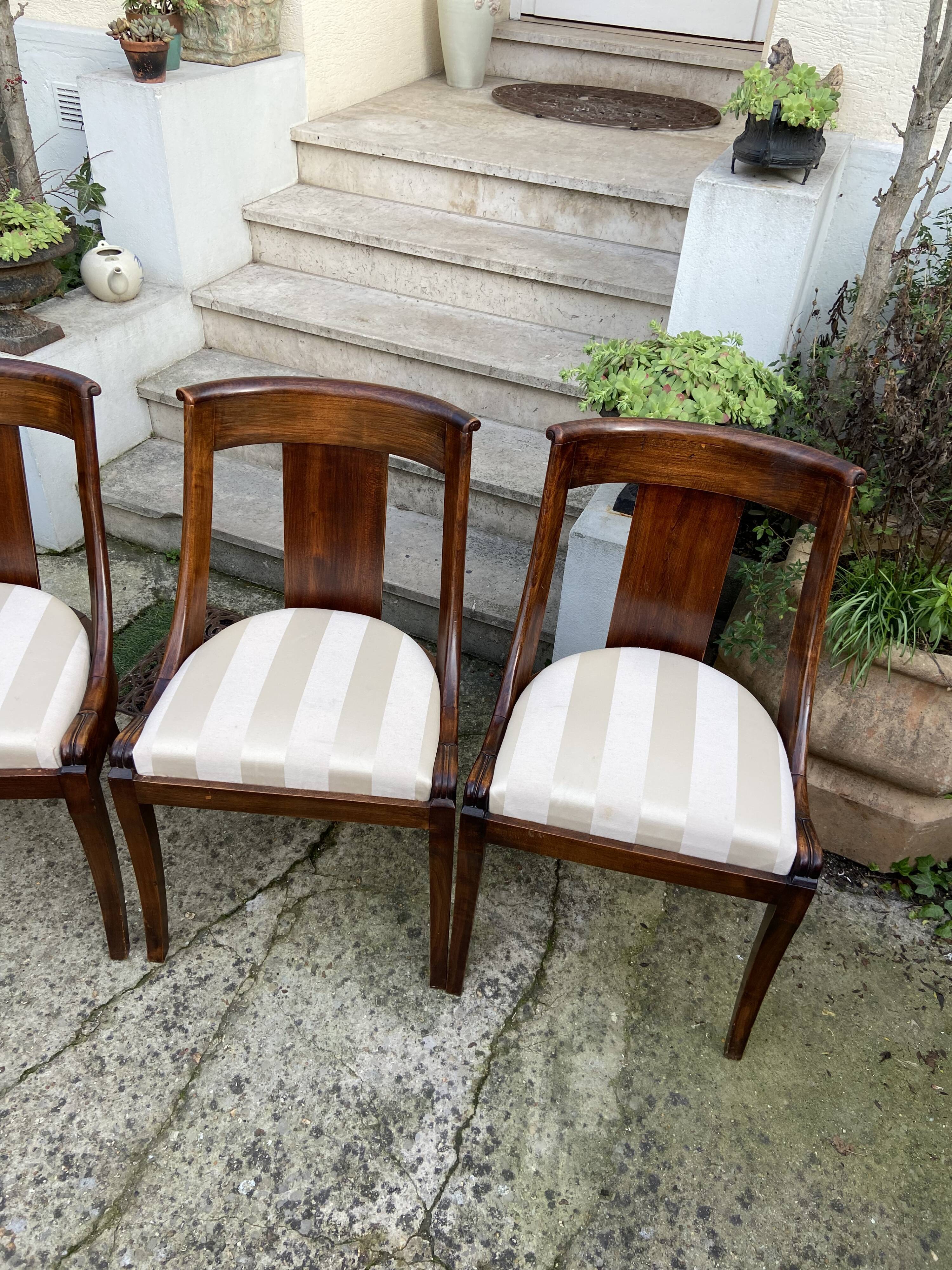 Suite de 4 chaises gondole style Empire