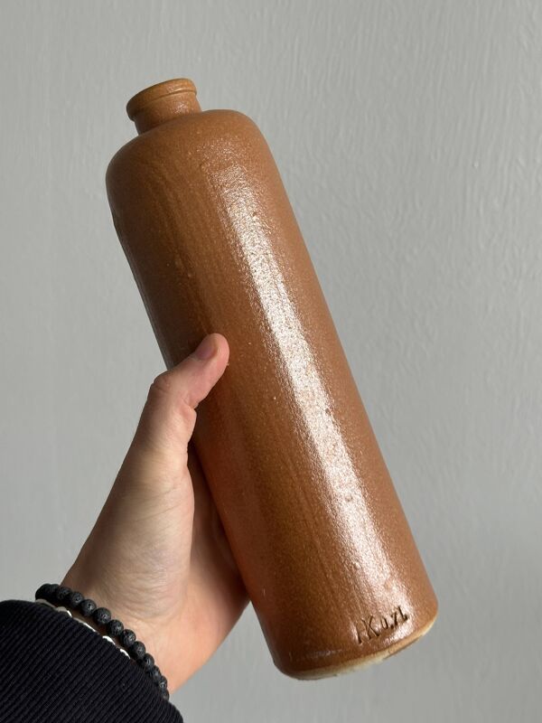 Ensemble de bouteilles anciennes en grès