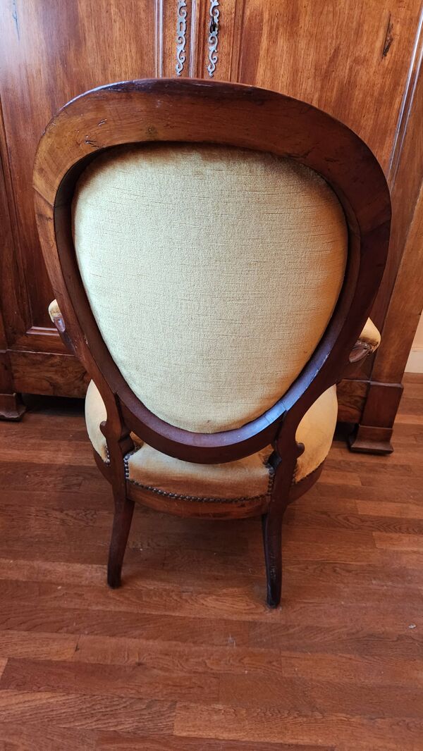 Fauteuil ancien cabriolet style Louis Philippe Médaillon