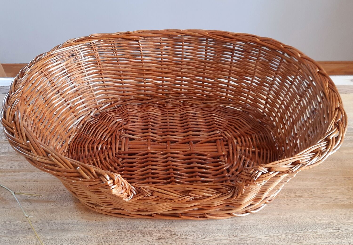 Wicker cat or dog basket