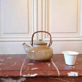 Ceramic teapot with filter