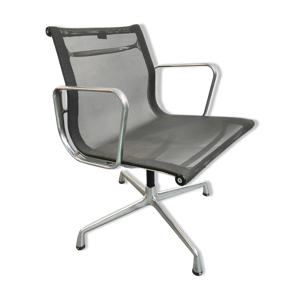 Fauteuil EA 107 de charles