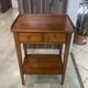 Table d’appoint 2 tiroirs merisier 1950