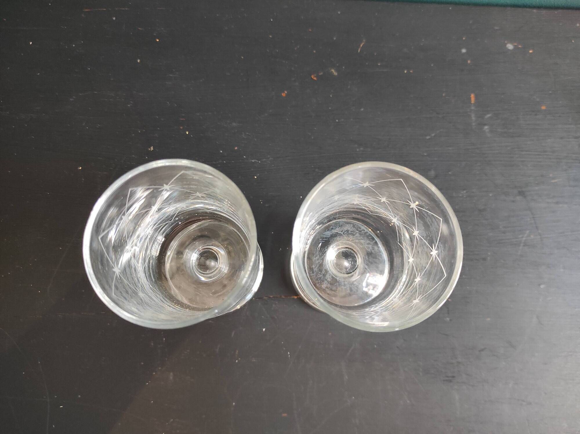 Set of 2 vintage French glasses from Luminarc, with stars